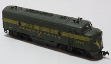 Load image into Gallery viewer, Athearn F7A Diesel Locomotive Pennsylvania 9643 HO Scale Green TESTED
