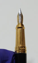 Load image into Gallery viewer, S.T. Dupont Olympio Laque de Chine Fountain Pen Black/Gold (Paris)
