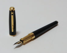 Load image into Gallery viewer, S.T. Dupont Olympio Laque de Chine Fountain Pen Black/Gold (Paris)
