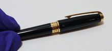 Load image into Gallery viewer, S.T. Dupont Olympio Laque de Chine Fountain Pen Black/Gold (Paris)
