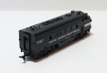 Load image into Gallery viewer, Athearn HO Scale New York Central #1787 DFA-2A Model Diesel Road Locomotive
