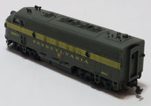 Load image into Gallery viewer, Athearn F7A Diesel Locomotive Pennsylvania 9643 HO Scale Green TESTED
