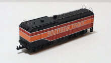 Load image into Gallery viewer, Bachmann HO SP-WP 4-8-4 Daylights 8 Drive Wheels &amp; 45&#39; Tender 672 RS-13
