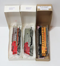 Load image into Gallery viewer, Bachmann 2x 307 Santa Fe Diesel Engines and 1x 866 Union Pacific GP-40
