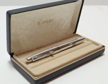 Load image into Gallery viewer, Pilot Namiki Butterfly Fountain Pen 18K 750 A898 Nib (Butterflies)
