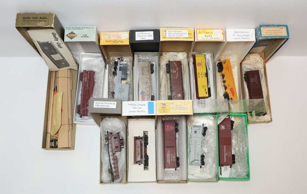 Lot of 12x HO Scale Various Model Train Cars & Quality Craft Model Kit