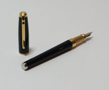 Load image into Gallery viewer, S.T. Dupont Olympio Laque de Chine Fountain Pen Black/Gold (Paris)
