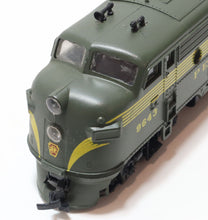 Load image into Gallery viewer, Athearn F7A Diesel Locomotive Pennsylvania 9643 HO Scale Green TESTED
