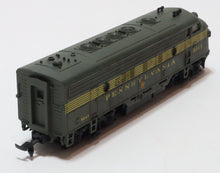 Load image into Gallery viewer, Athearn F7A Diesel Locomotive Pennsylvania 9643 HO Scale Green TESTED
