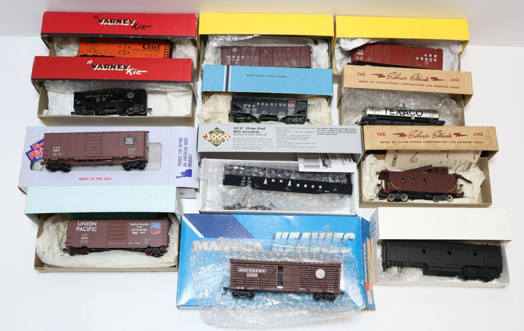 Lot of 12x Mixed HO Set Model Trains (Hopper, Tanker, Box Cars, Caboose, etc.)