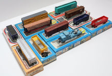 Load image into Gallery viewer, Lot 11x Life-Like Model Train Cars HO Scale (Freight, Boxcar, Hopper)
