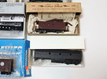 Load image into Gallery viewer, Lot of 12x Mixed HO Set Model Trains (Hopper, Tanker, Box Cars, Caboose, etc.)
