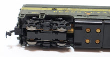 Load image into Gallery viewer, Athearn F7A Diesel Locomotive Pennsylvania 9643 HO Scale Green TESTED
