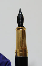 Load image into Gallery viewer, S.T. Dupont Olympio Laque de Chine Fountain Pen Black/Gold (Paris)
