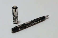 Load image into Gallery viewer, Visconti Istos Aracnis Art Nouveau Spider Web 14K Firenze 585 Fountain Pen
