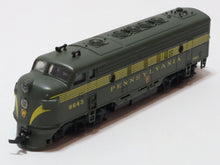 Load image into Gallery viewer, Athearn F7A Diesel Locomotive Pennsylvania 9643 HO Scale Green TESTED
