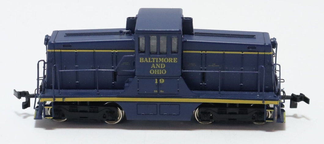 Bachmann Spectrum Baltimore and Ohio Diesel Switcher 19 HO Scale 41-0802-12