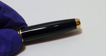 Load image into Gallery viewer, S.T. Dupont Olympio Laque de Chine Fountain Pen Black/Gold (Paris)
