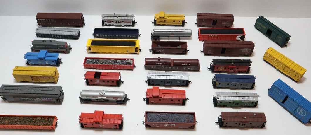 Lot 31x Assorted Model Train Cars HO Scale Horn Hook Couplers (Rolling Stock)