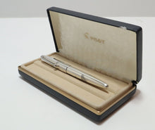 Load image into Gallery viewer, Pilot Namiki Butterfly Fountain Pen 18K 750 A898 Nib (Butterflies)
