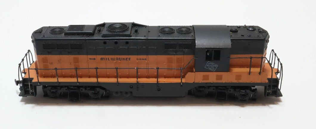 The Milwaukee Road Diesel Locomotive GP9 HO Scale