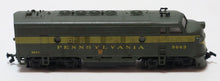 Load image into Gallery viewer, Athearn F7A Diesel Locomotive Pennsylvania 9643 HO Scale Green TESTED
