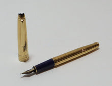 Load image into Gallery viewer, Montblanc Meisterstuck Solitaire Vermeil Fountain Pen 4810 18K 750 (Gold/Blue)
