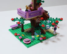 Load image into Gallery viewer, LEGO Friends Olivia&#39;s Tree House 3065 with Instructions
